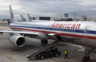 American Airlines retoma voos nos EUA após falha técnica paralisar operações