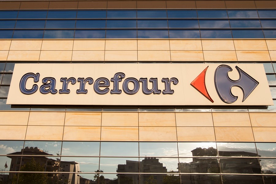 Carrefour (CRFB3) negocia venda de ativos por R$ 1,3 bi e leaseback,  Embraer (EMBR3) anuncia venda de até 250 jatos para NetJets e mais