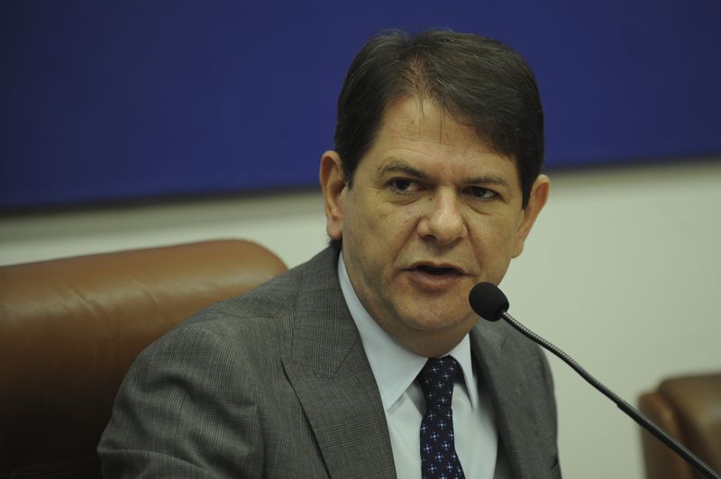 Senador Cid Gomes baleado durante protesto no Cear