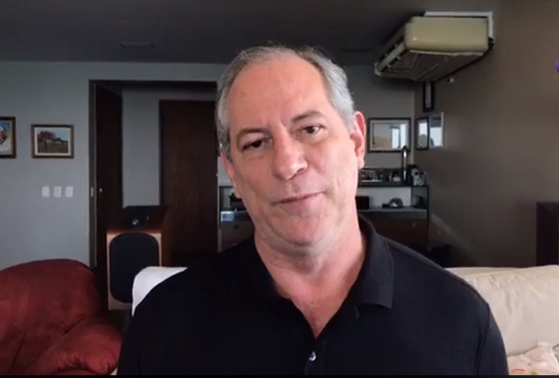 Ciro Gomes acompanha PDT em apoio a Lula mas n o cita nome do ex