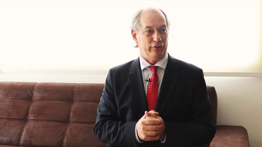 Partido de Ciro Gomes protocola pedido para tornar Bolsonaro