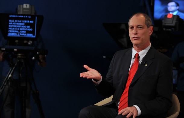 Pressionado a renunciar Ciro diz que manter candidatura e ataca