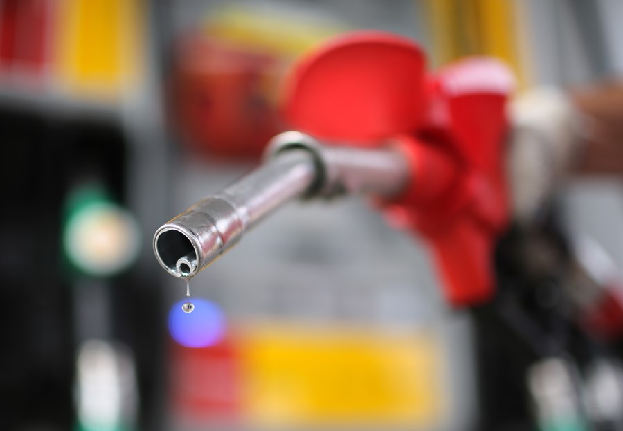 Por que a gasolina é tão cara no Brasil?