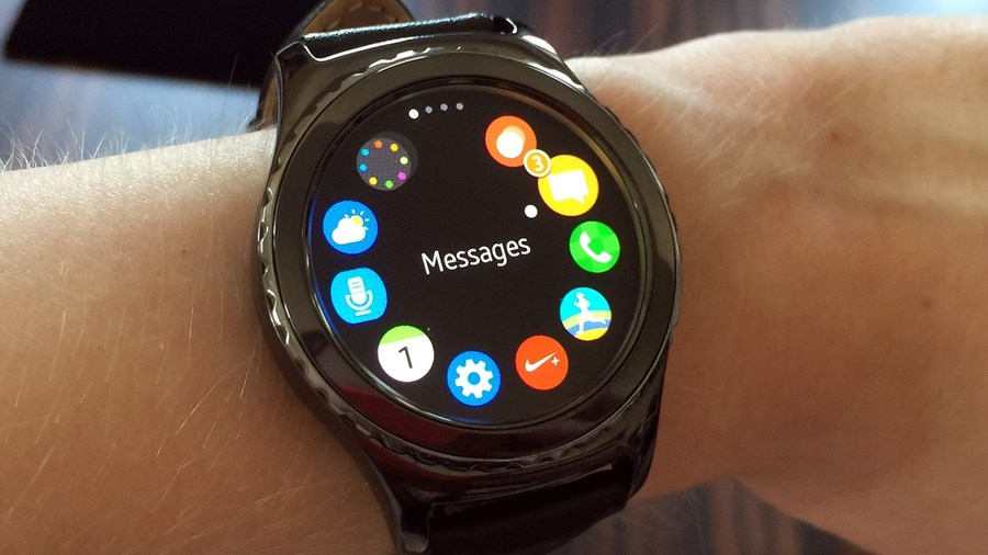 Relógios inteligentes da Samsung recebem integração com iPhones