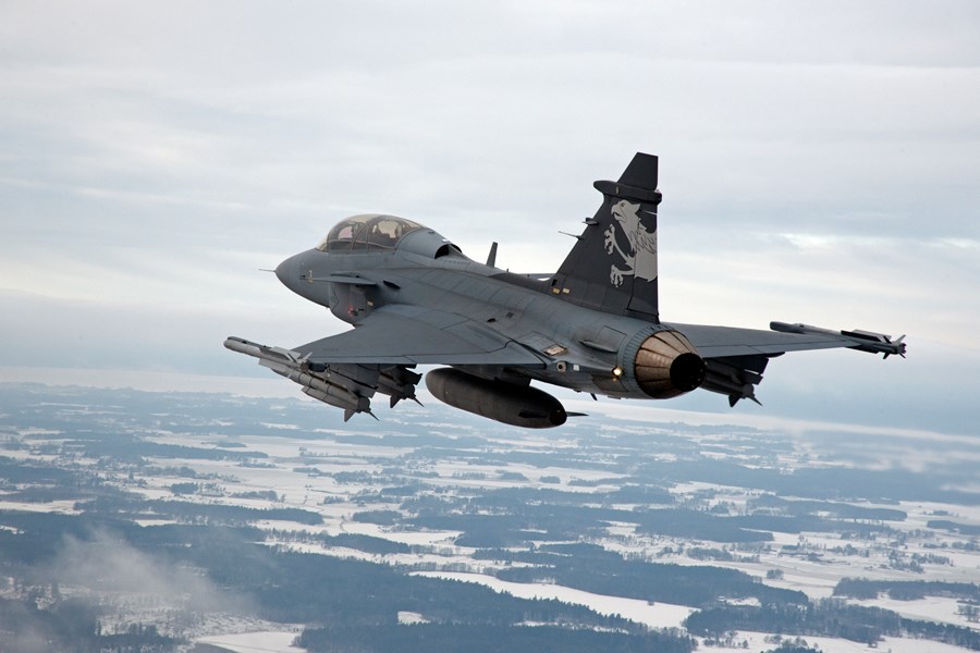Caça Gripen NG e KC-390: por que relações entre Brasil e Suécia na