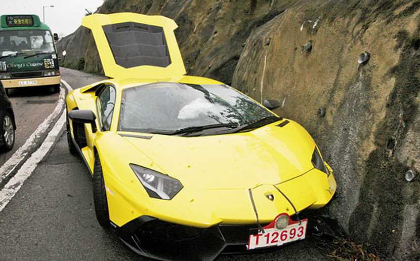 Rara Lamborghini Aventador é destruída durante test drive - InfoMoney