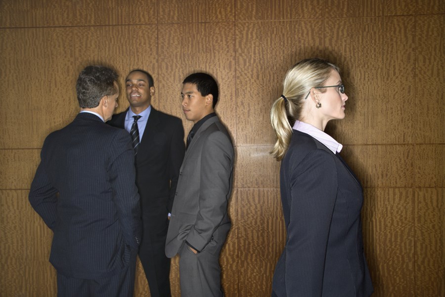 Mulheres usam mais o metaverso, mas homens ocupam 90% dos cargos executivos
