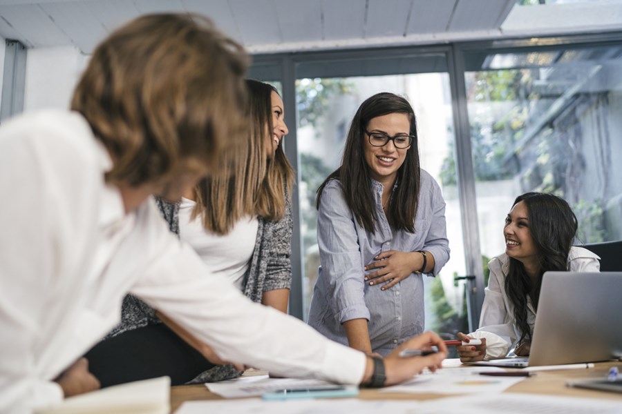 Liderança feminina - mulheres em reunião