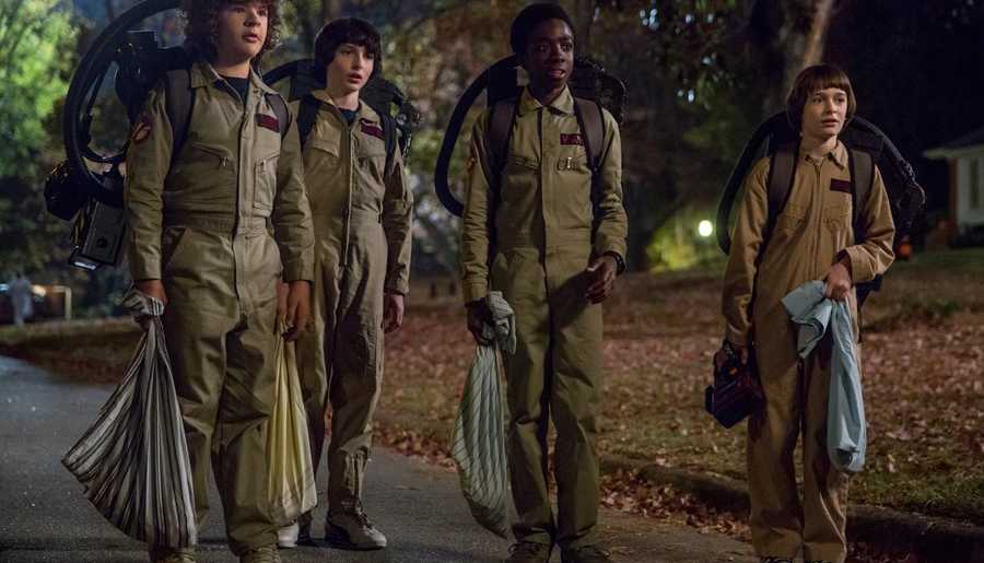 Stranger Things Season 4 Logo  Personagens de stranger things, Personagens