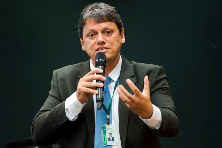 Tarcísio sanciona privatização da Sabesp e diz discutir plano de investimentos para municípios