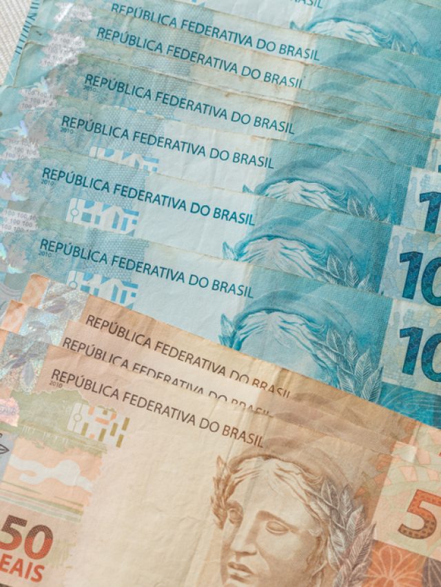 notas de 100 e 50 reais