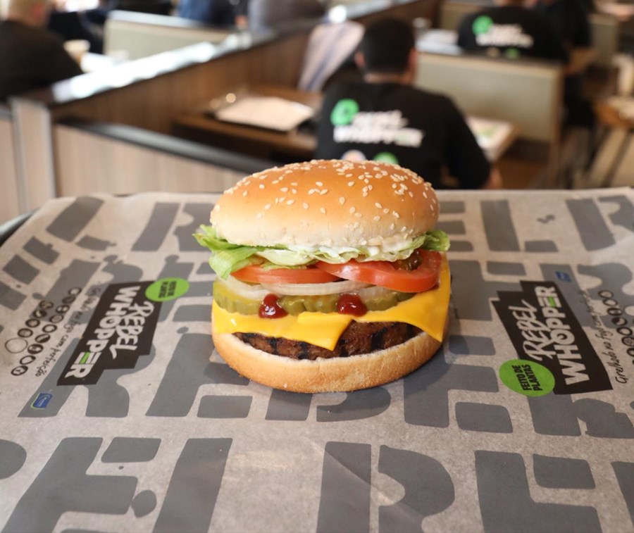 Burger King Brasil - Tá a fim de ganhar um Whopper com queijo ou Chicken  Sandwich? Cadastre sua nota fiscal no site e responda a nossa pesquisa.  Depois é só anotar o