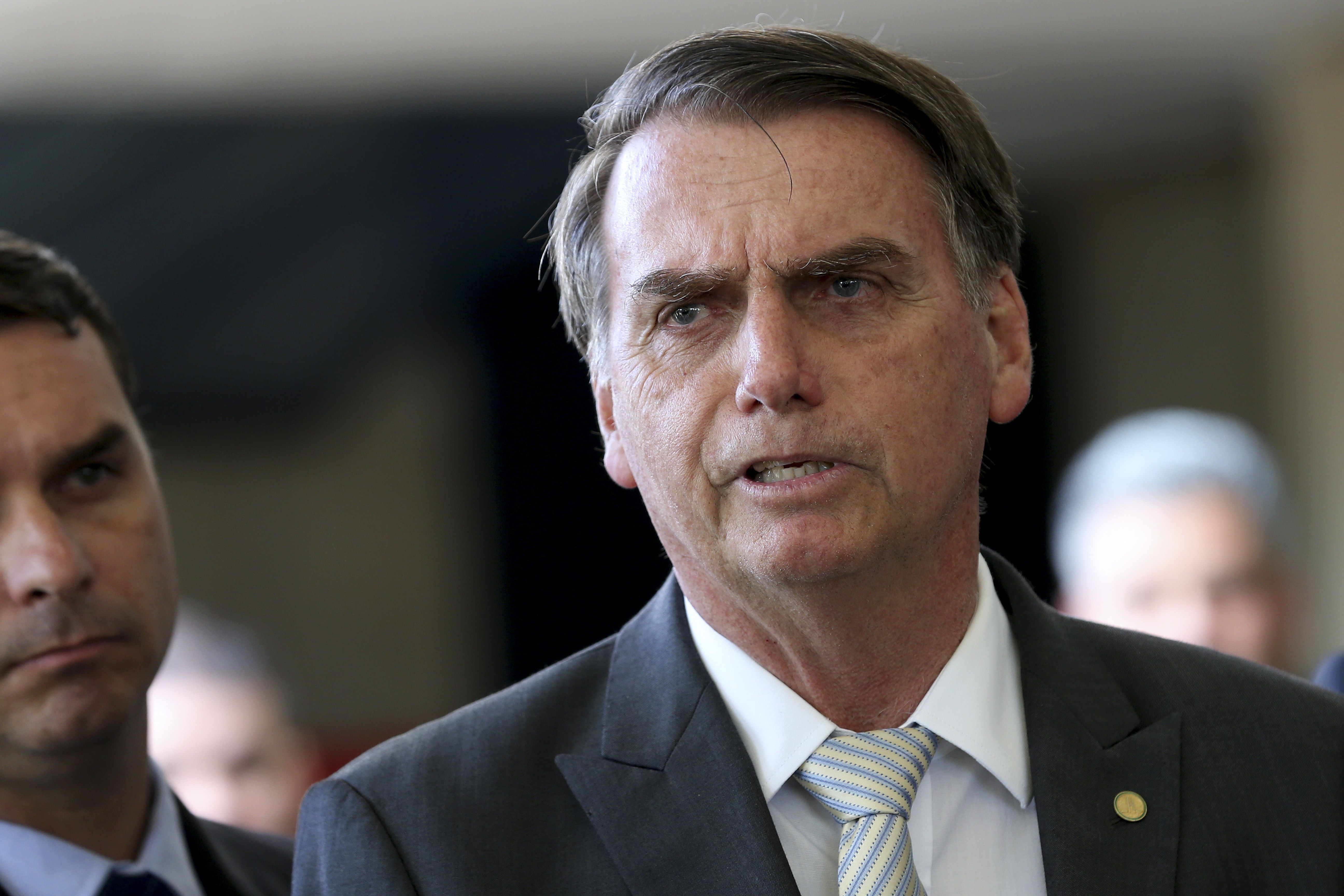 Especial! Flávio Bolsonaro fala da relação do pai com os filhos, Brasil