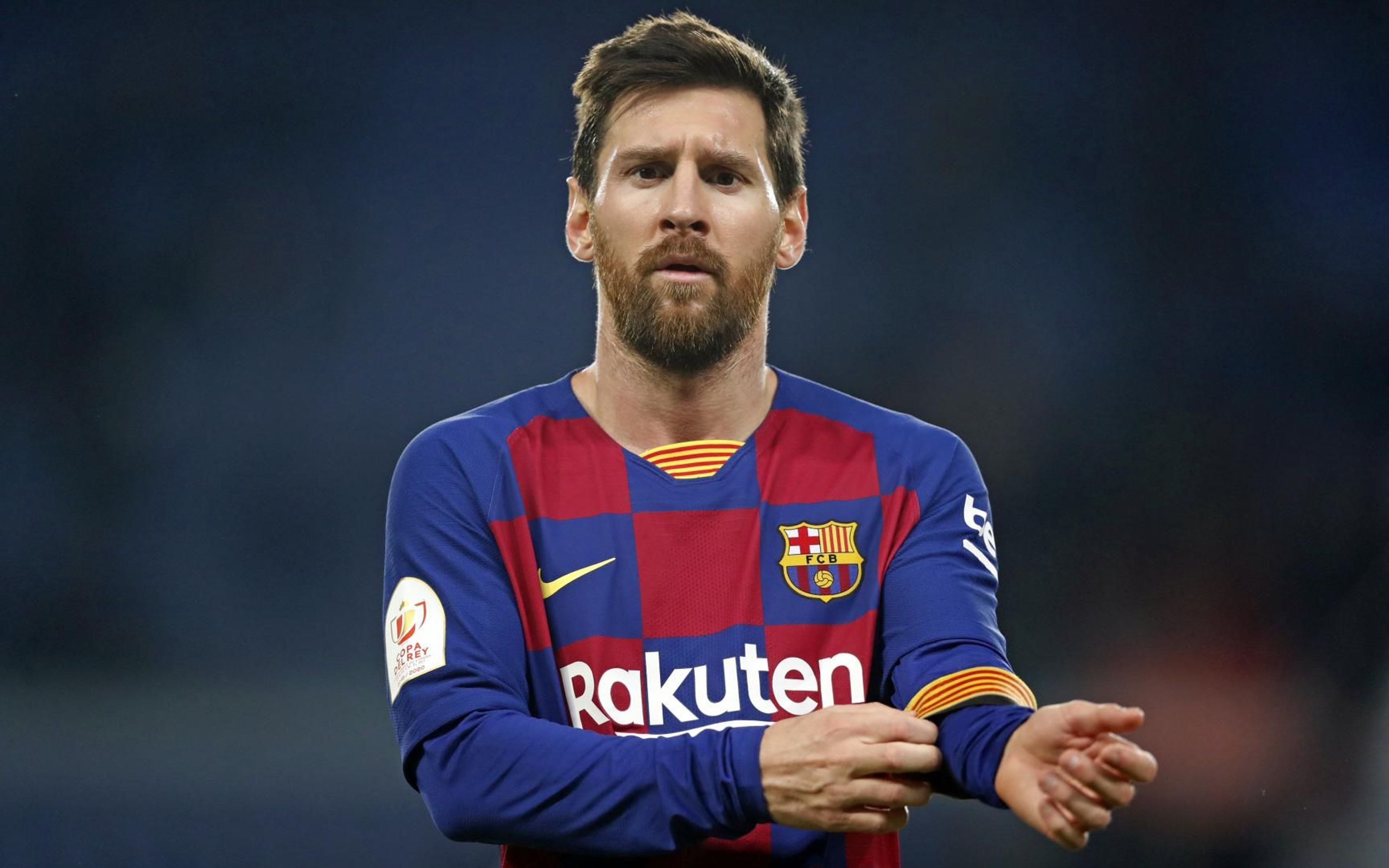 Leonel Messi com camisa do Barcelona mostrando patrocinio da Rakuten