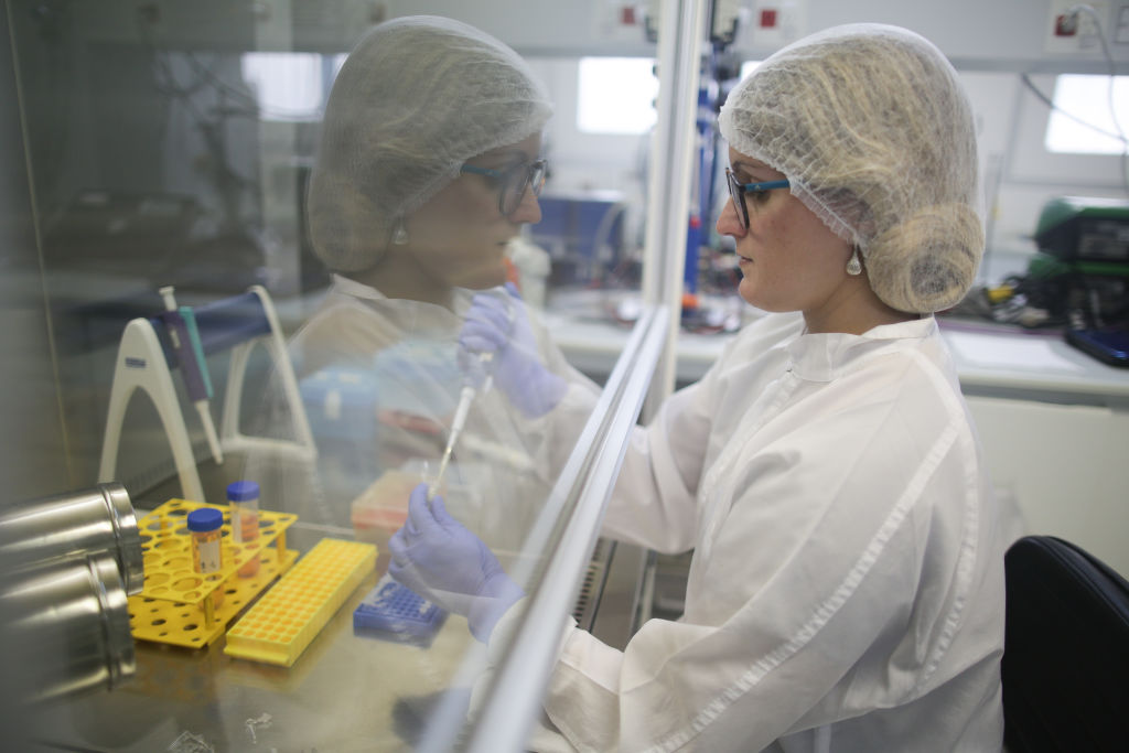 RIO DE JANEIRO, BRAZIL - APRIL 01: Rio de Janeiro Federal University (UFRJ) Researcher Renata Magalhaes works on a development of coronavirus (COVID -19) testing program at the Cell Culture Engineering Laboratory (LECC), on April 01, 2020 in Rio de Janeiro, Brazil. The goal of the research is to isolate the coronavirus S- Protein and produce a new line of diagnostic tests to be used at hospitals and health clinics. According to the Ministry of health, as of today, Brazil has 6,836 confirmed cases infected with coronavirus (COVID-19) an at least 241 recorded fatalities. (Photo by Andre Coelho/Getty Images)