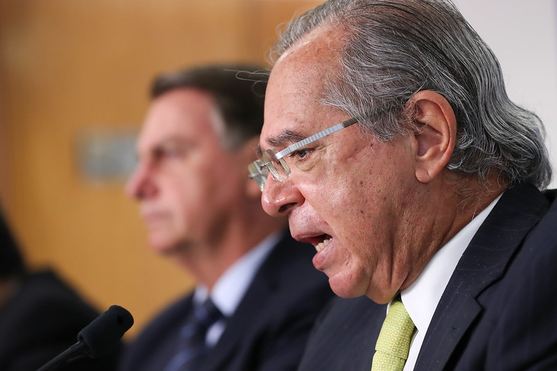 Fake: Paulo Guedes propôs corte de salário e aposentadorias