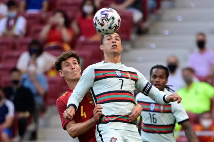 Cristiano Ronaldo, craque da seleção portuguesa, a atual campeã da Euro, em amistoso contra a Espanha nesta sexta (4) - Uefa/Divulgação