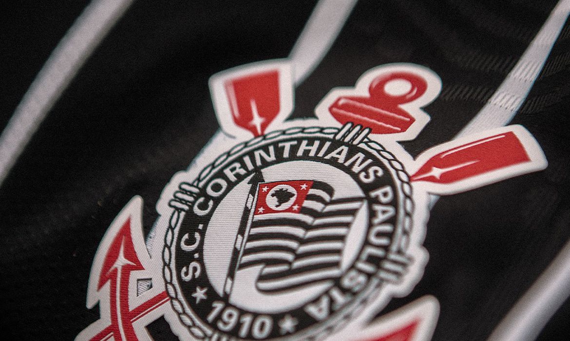 Torcedores do Corinthians e do São Paulo brigam antes de clássico