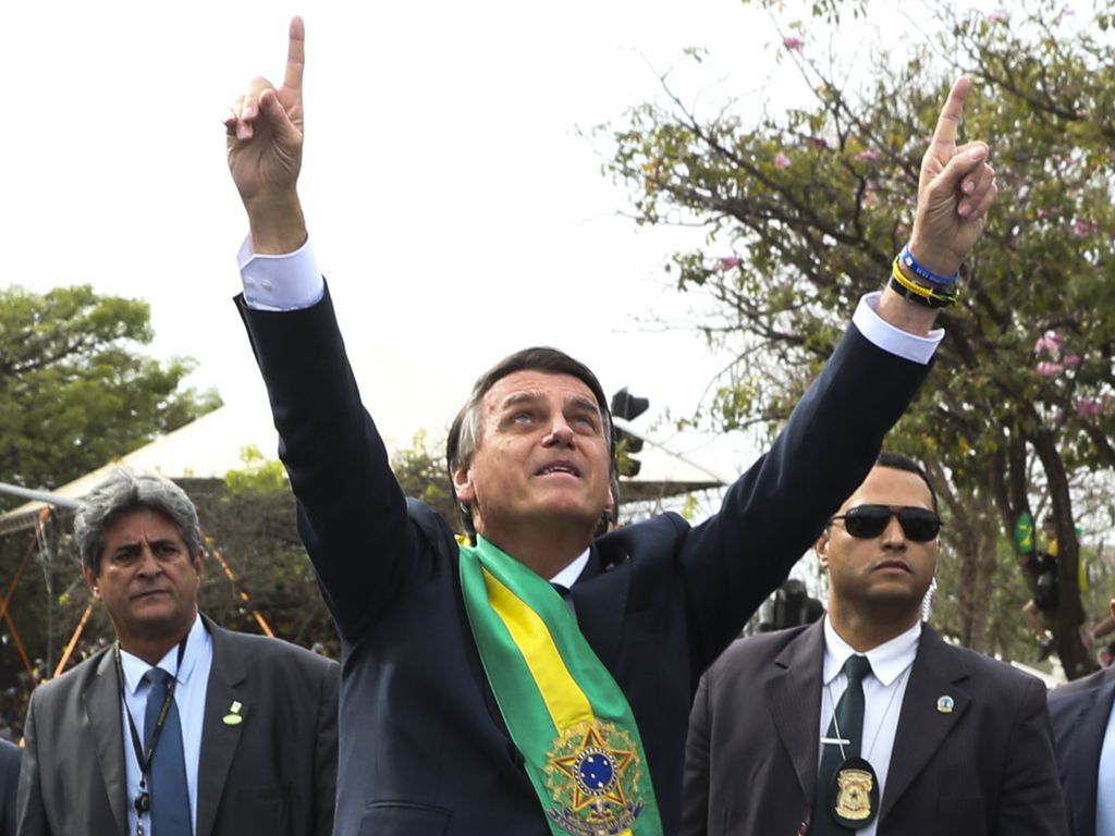 Bolsonaro foca nos votos feminino e evangélico em pré-campanha