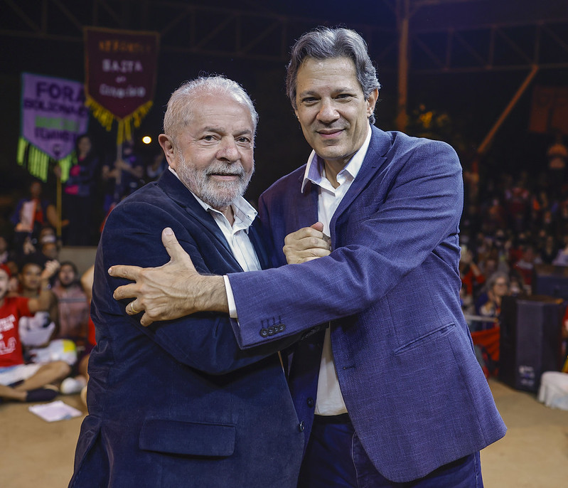 Lula elogia Haddad e diz que trabalha para ele ser o “melhor ministro da  Fazenda do país”