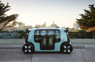 Zoox L5 Fully Autonomous, All-electric Robotaxi at Coit Tower San Francsico, da Amazon