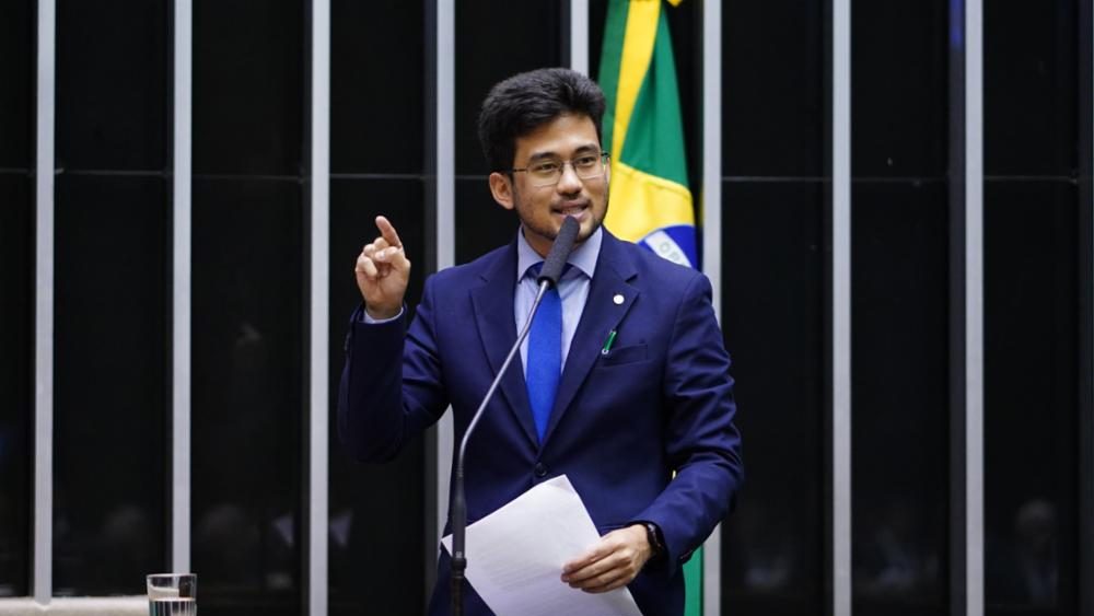 O deputado federal Kim Kataguiri (União Braisl-SP) discursa na tribuna do plenário (Pablo Valadares/Câmara dos Deputados)