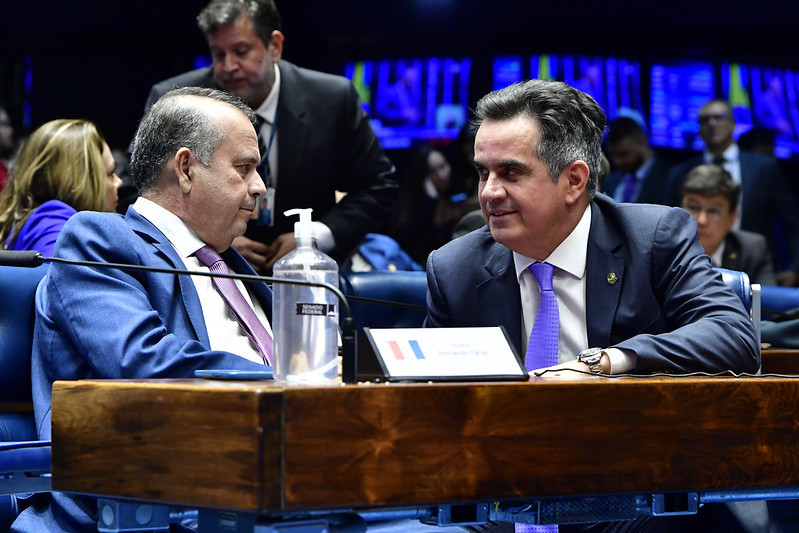 Os senadores Rogério Marinho (PL-RN) e Ciro Nogueira (PP-PI) durante sessão deliberativa ordinária no plenário (Foto: Waldemir Barreto/Agência Senado)