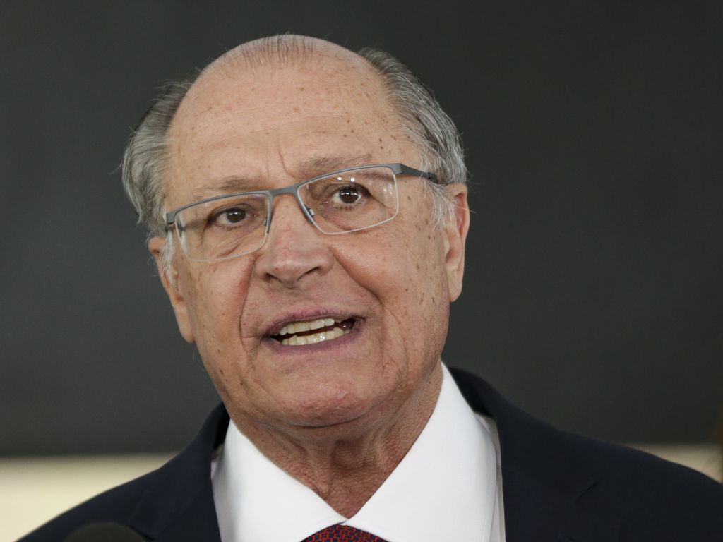 Alckmin: com aprovação das medidas fiscais, deve haver acomodação do dólar