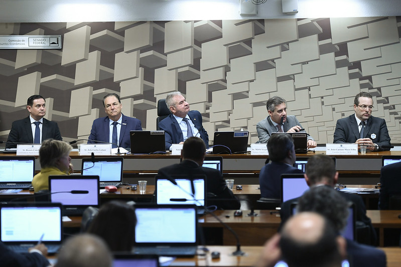 A Comissão de Assuntos Econômicos (CAE) do Senado Federal durante audiência pública (Foto: Edilson Rodrigues/Agência Senado)