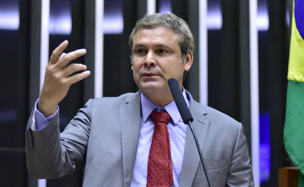 Lindbergh rebate Haddad após ministro da Fazenda e Gleisi discordarem sobre meta fiscal