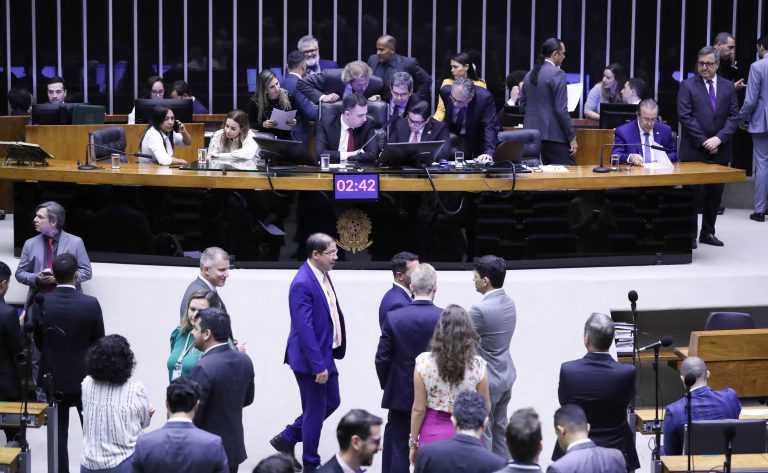 Congresso aprova alterações no Orçamento para facilitar apoio ao RS