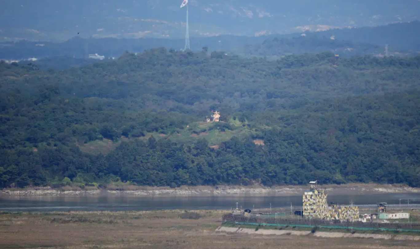 Fronteira Coreia do Sul e Coreia do Norte (Foto: Kim Hong-Ji/Reuters)