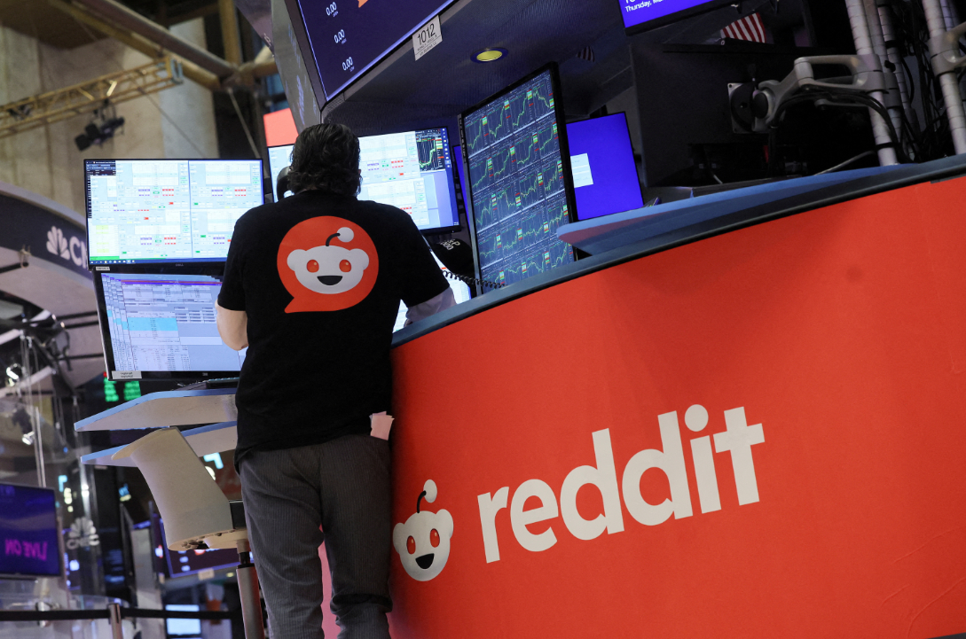 Ações do Reddit saltam 22% após projeção de receita acima do esperado