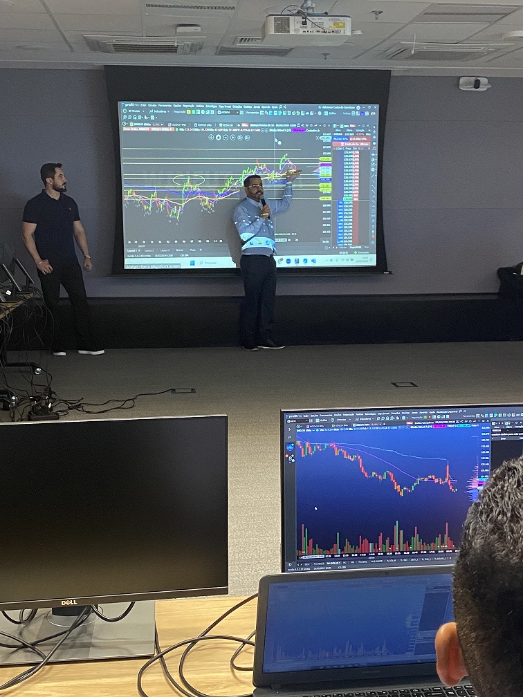 Encontro para clientes da XP discute análise gráfica e gerenciamento de risco com day traders