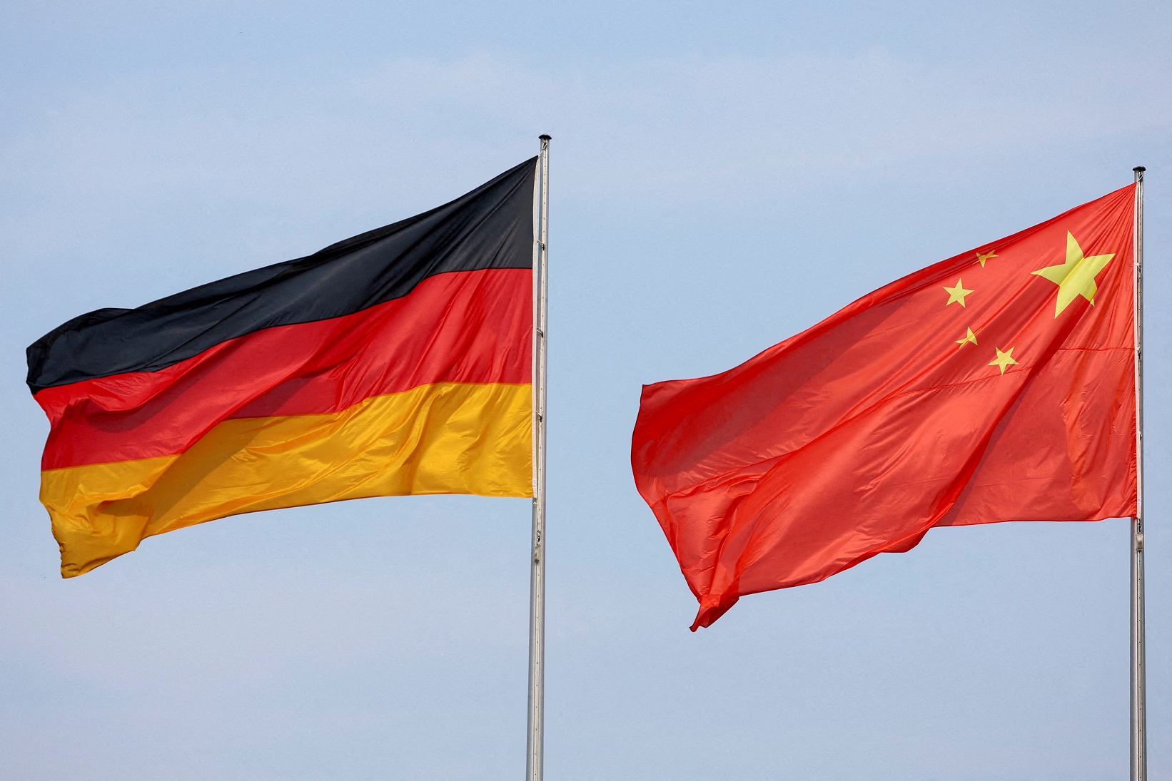 Bandeiras de Alemanha e China em Berlim - REUTERS/Fabrizio Bensch