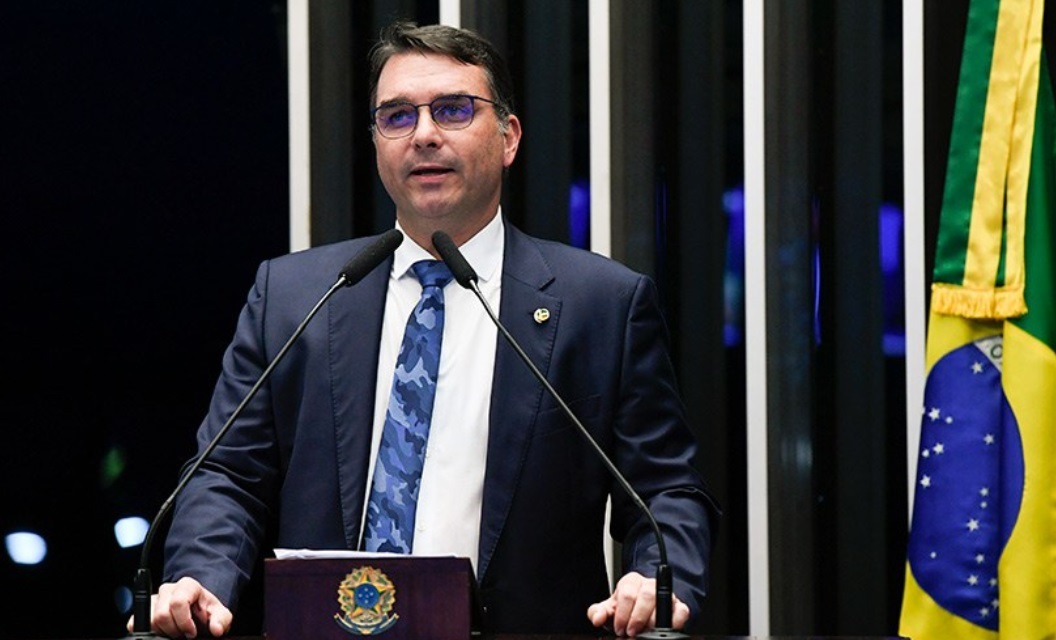 Flávio Bolsonaro critica alta do café e diz que bebida virou “ostentação”