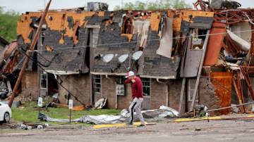 Tornados atingem Oklahoma, nos EUA 28/4/2024 Bryan Terry/The Oklahoman/USA Today Network via REUTERS