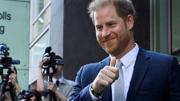 O príncipe britânico Harry, duque de Sussex, na saída do edifício do Supremo Tribunal em Londres, Grã-Bretanha (REUTERS/Toby Melville)