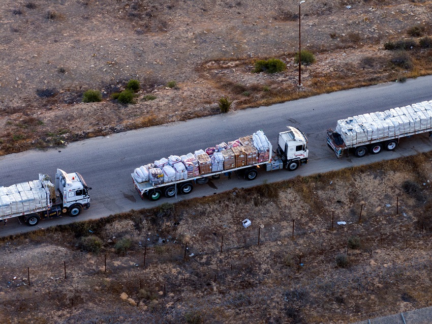 Imagem de drone de fila de caminhões esperando em estrada egípcia ao longo da fronteira com Israel, perto da passagem de fronteira de Rafah com a Faixa de Gaza
02/05/2024
REUTERS/Oren Alon