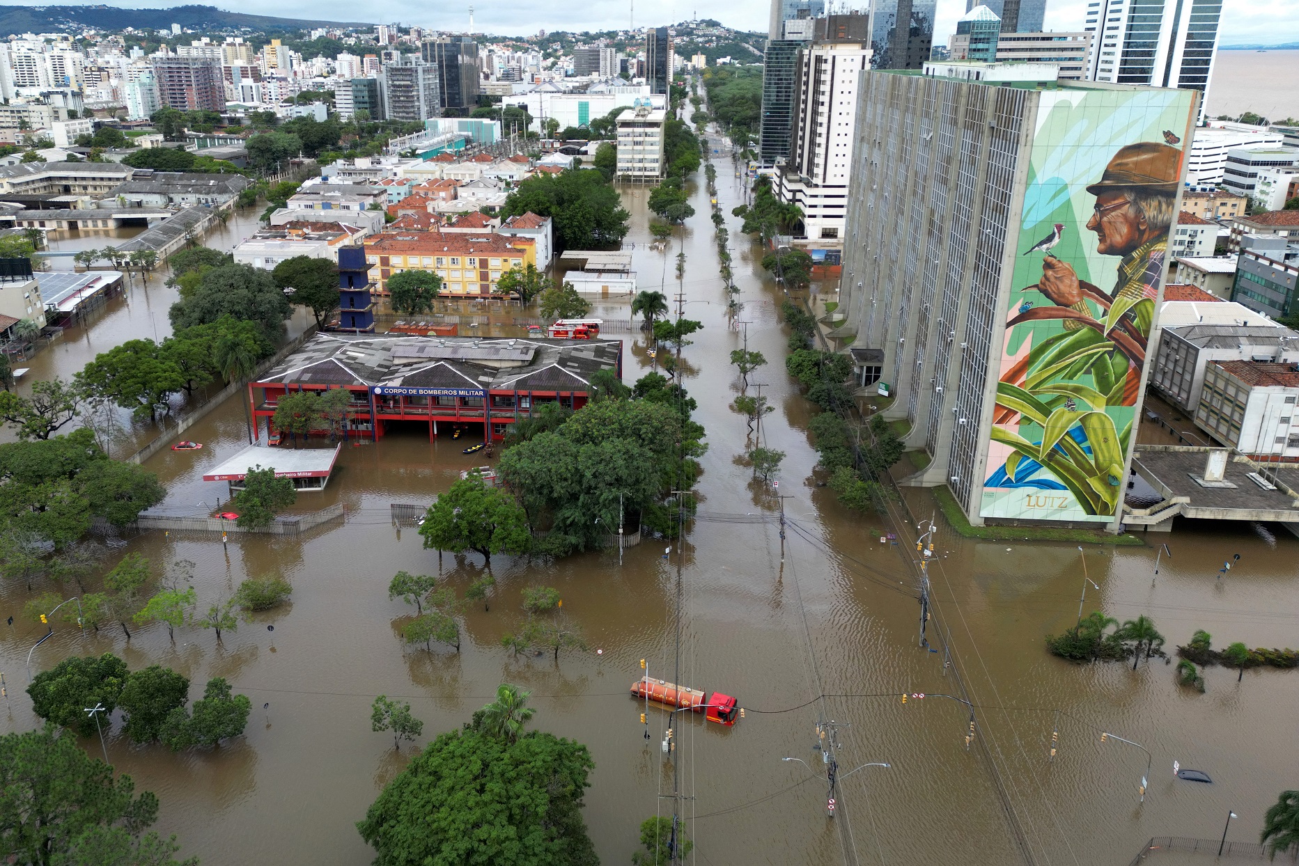 Ruas alagadas em Porto Alegre (REUTERS/Diego Vara)