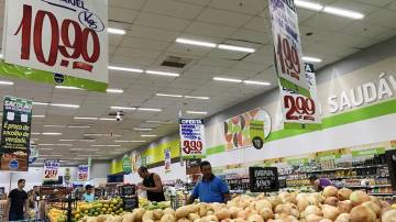 Supermercado no Rio de Janeiro (REUTERS/Sergio Moraes)