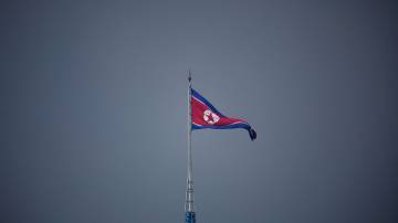 Bandeira da Coreia do Norte em zona desmilitarizada 19/7/2022 REUTERS/Kim Hong-Ji