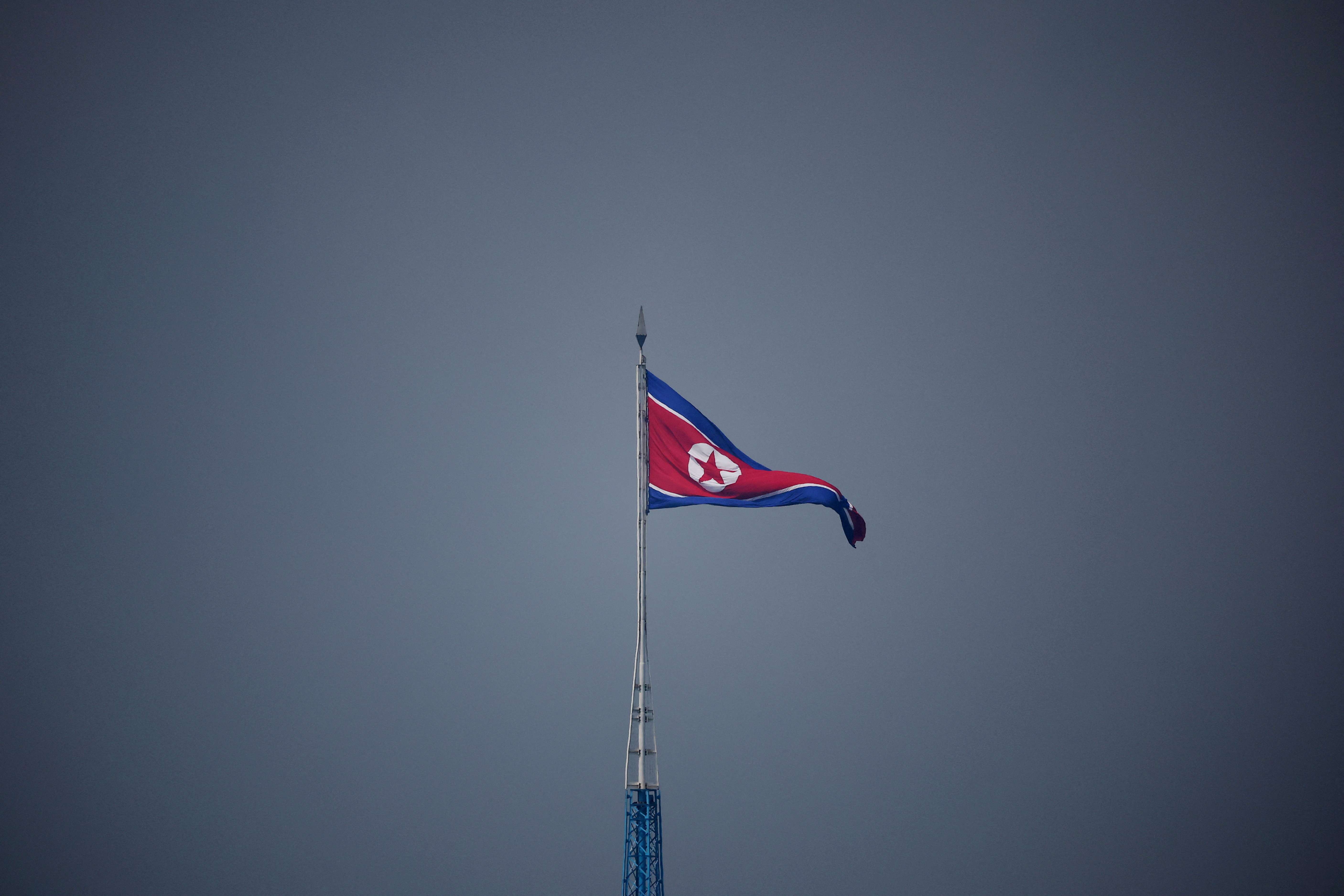 Bandeira da Coreia do Norte em zona desmilitarizada - 19/7/2022 (Reuters/Kim Hong-Ji)