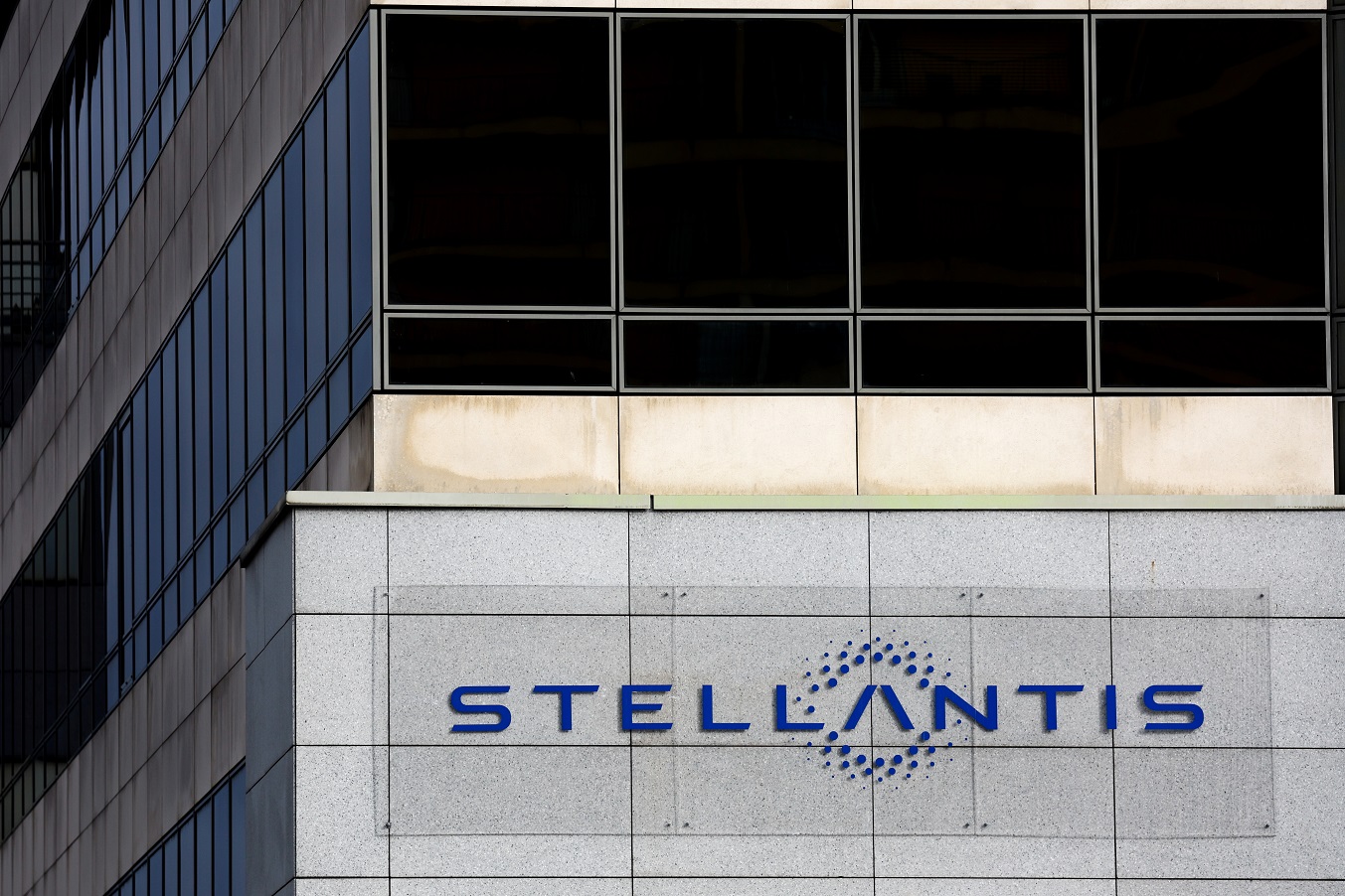 Stellantis Contrata 1.500 no Brasil em 2025 e Lança Leapmotor