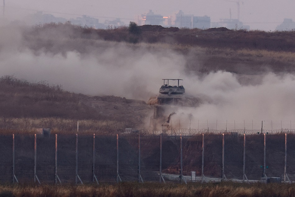 Tanque israelense manobra dentro de Gaza
 28/5/2024    REUTERS/Amir Cohen