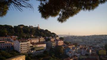 Edifícios vistos do bairro da Graça, em Lisboa, Portugal, 04/08/23. Foto: Gonçalo Fonseca/Bloomberg