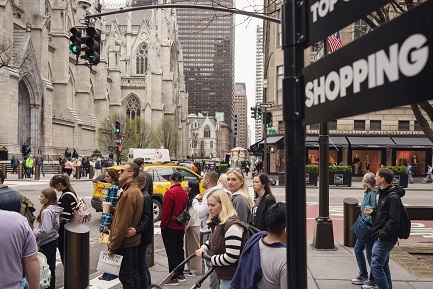 Consumidores em Nova York (Yuki Iwamura/Bloomberg)