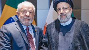 Lula e o presidente do Irã, Ebrahim Raisi. (Foto: Reprodução X - @LulaOficial/ Ricardo Stuckert /PR)