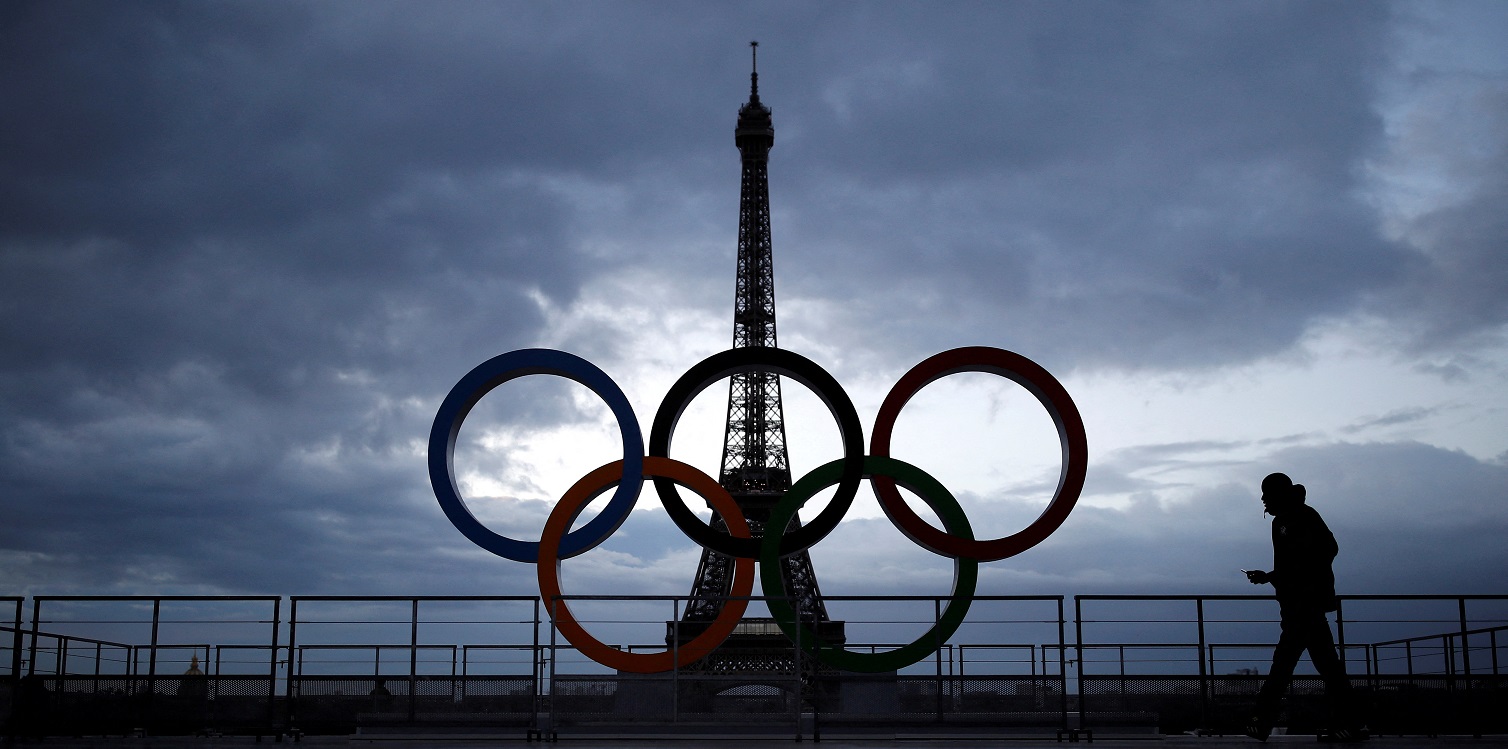 Anéis olímpicos com Torre Eiffel
 14/9/2017   REUTERS/Christian Hartmann