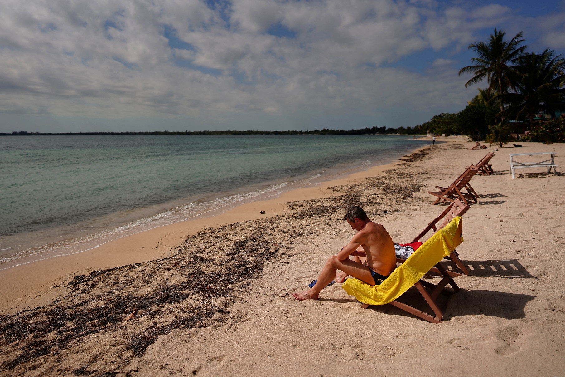 Turista em Playa Larga, Cuba (REUTERS/Alexandre Meneghini)